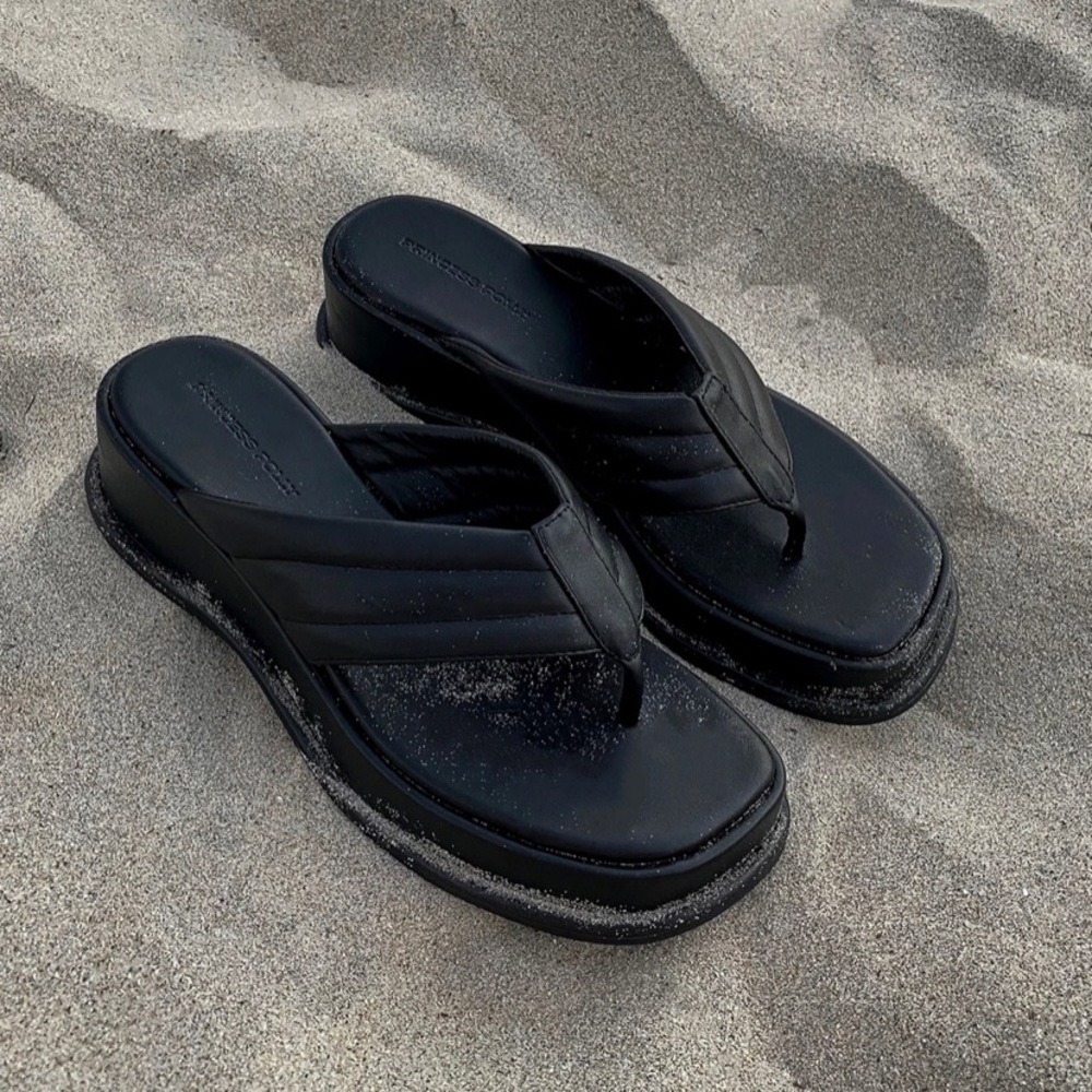 y2k pump it up thong flip flops by princess polly